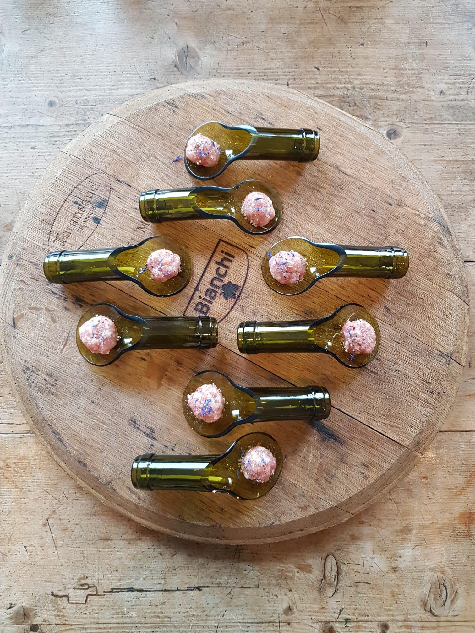 Cucchiaino in vetro di bottiglia riciclato.