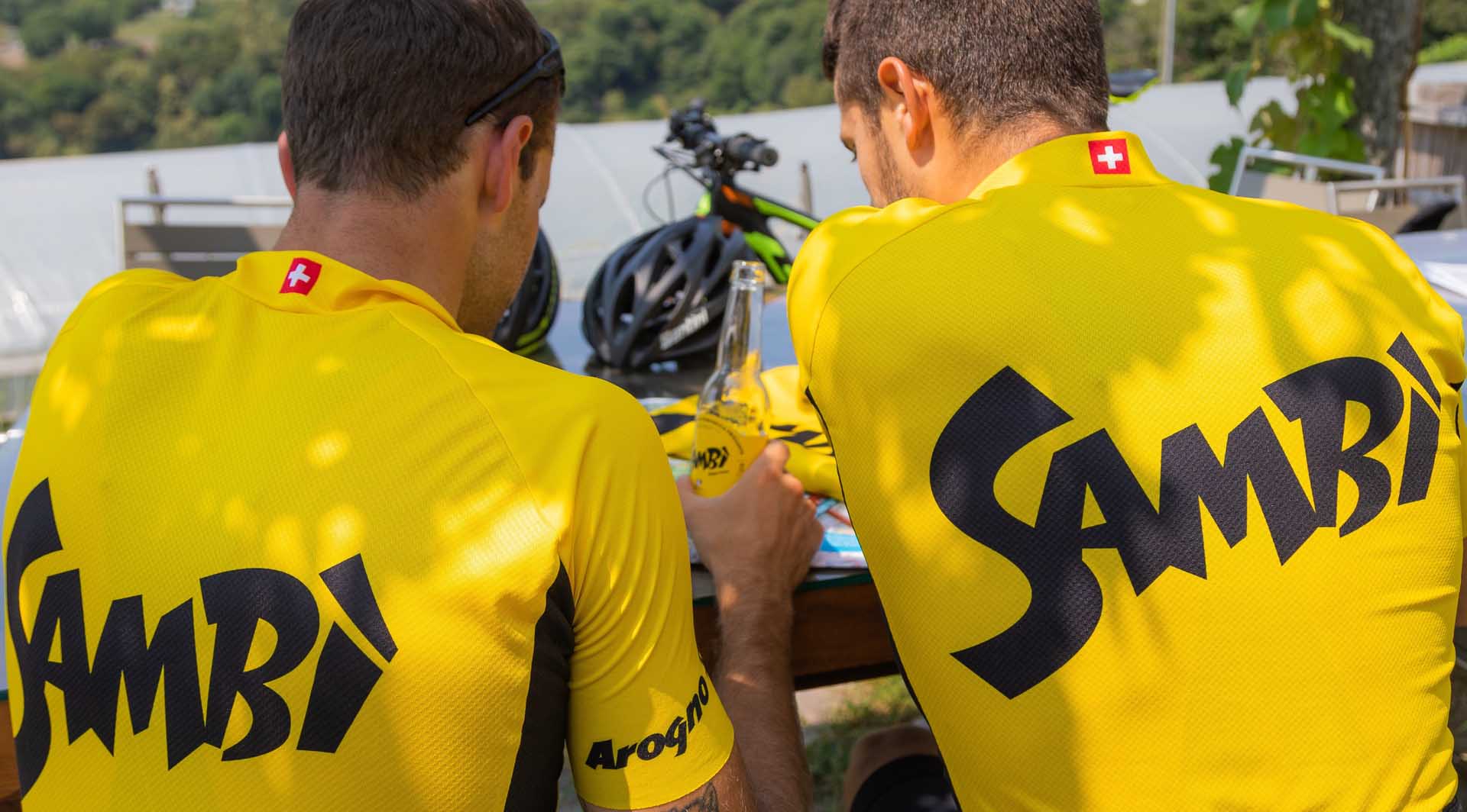 maglia tecnica gialla ciclismo con logo sambì fronte e schiena
